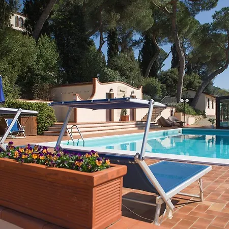 Aparthotel Relais Petrischio 4*